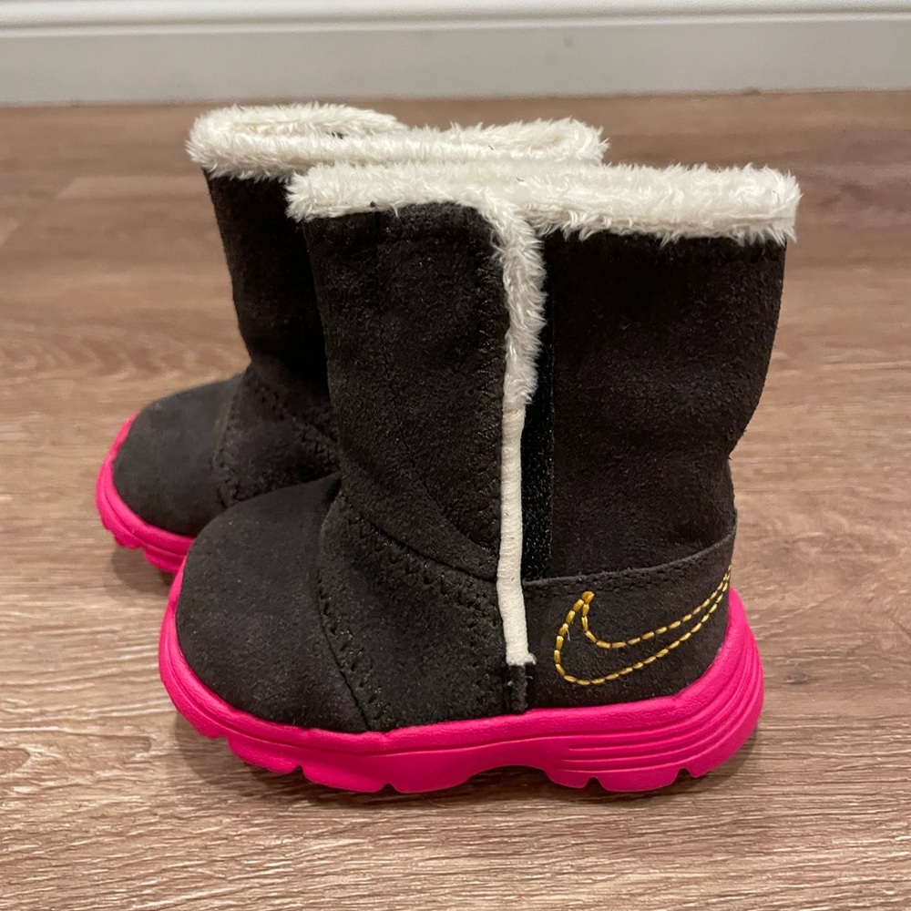 NWOT Nike Winter Boots
